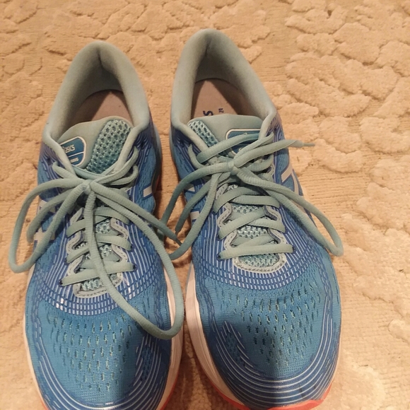 Womens Asics running shoes - Picture 5 of 6